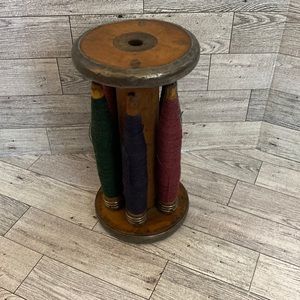 Vintage spool with 6 interior spools